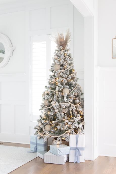 Simplicity for the Season Holiday Home Tour