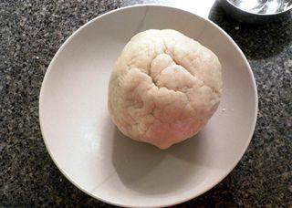 Erbazzone crust - Form a dough ball