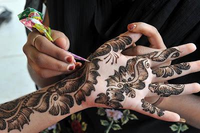 Latest Eid Hand Mehndi Designs For Girls 2012