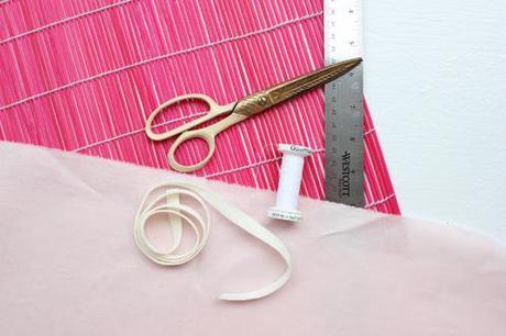 Placemat paintbrush roll-up holder