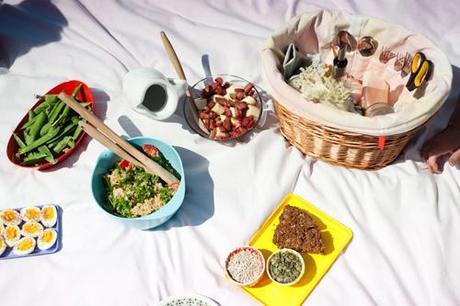 Sunset-dyed picnic basket/pouch