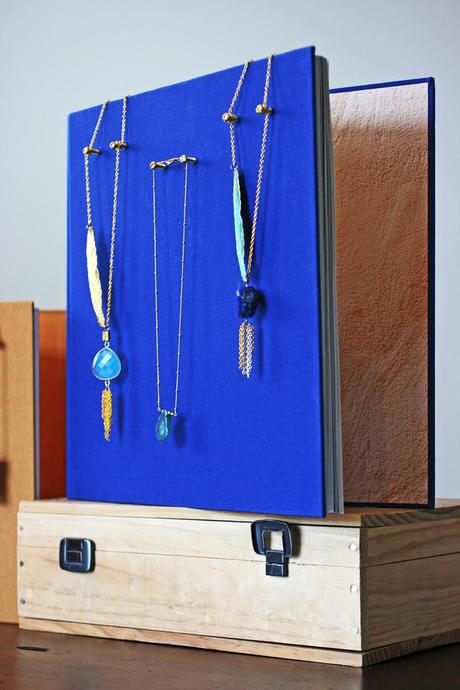 DIY hardcover necklace holder