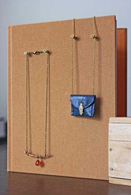 DIY hardcover necklace holder