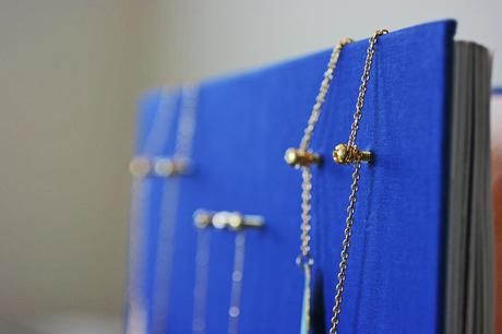 DIY hardcover necklace holder