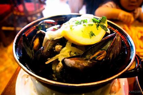 Marseille - Indulge in finger lickin' good mussels!