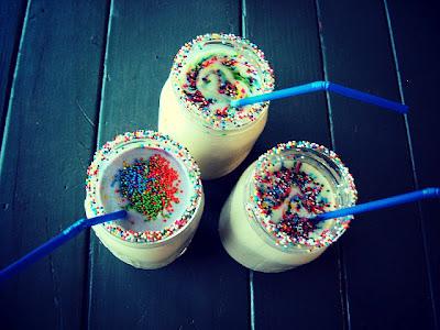 Cake Batter Milkshakes in a Mason Jar!