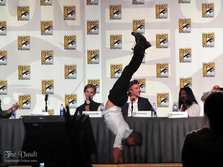 ryanhandstand3 Ryan Kwanten Does A Handstand At Comic Con 2012