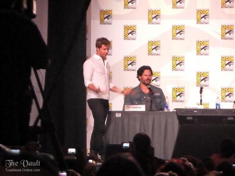 ryanhandstand1 Ryan Kwanten Does A Handstand At Comic Con 2012