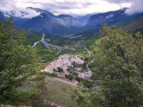 COCULLO. THE GODDESS ANGIZIA AND HER SERPARI