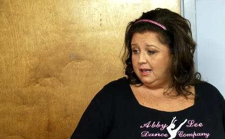 Dance Moms: Leslie Is Back…Again. That Must Mean It’s Time To Throw Some Shade And Shovel Some Cake. This Is The Worst Birthday Party Ever!