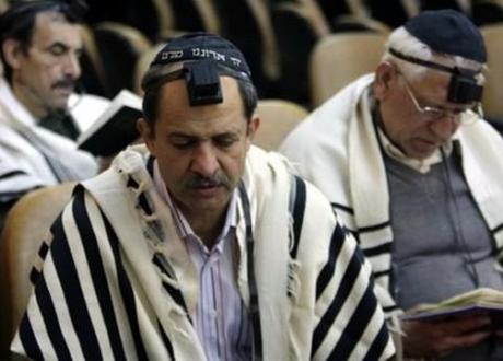 Mideast Iran Jews praying