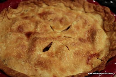 Apple Pie with Cinnamon Roll Crust