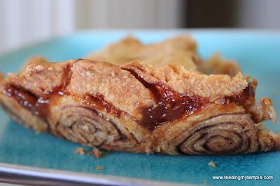 Apple Pie with Cinnamon Roll Crust