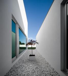 Aradas House by Ricardo Vieira de Melo
