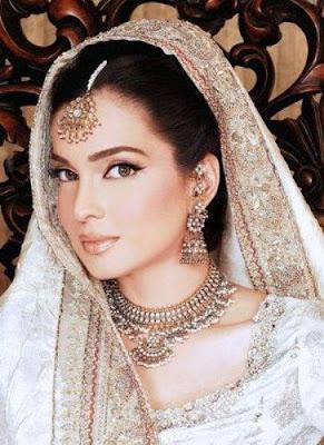 Pakistani Model & Actress Amina Haq Profile & Pictures