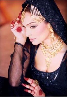 Pakistani Model & Actress Amina Haq Profile & Pictures