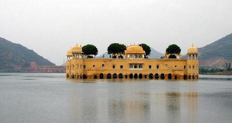 8 Amazing Drowned Buildings