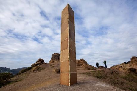 Gingerbread monolith delights San Francisco on Christmas Day