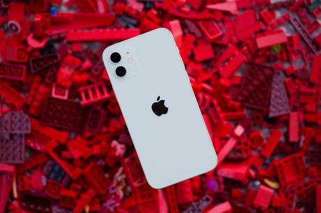iPhone 12’s missing features: Expandable storage, a telephoto lens and more