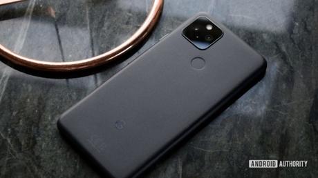 7 smartphone trends that really should stop in 2021