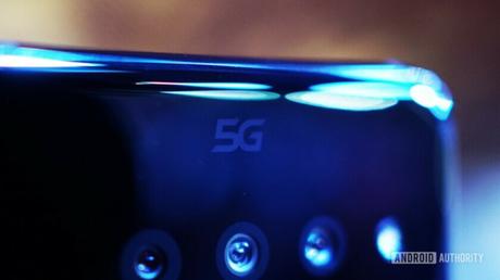 7 smartphone trends that really should stop in 2021