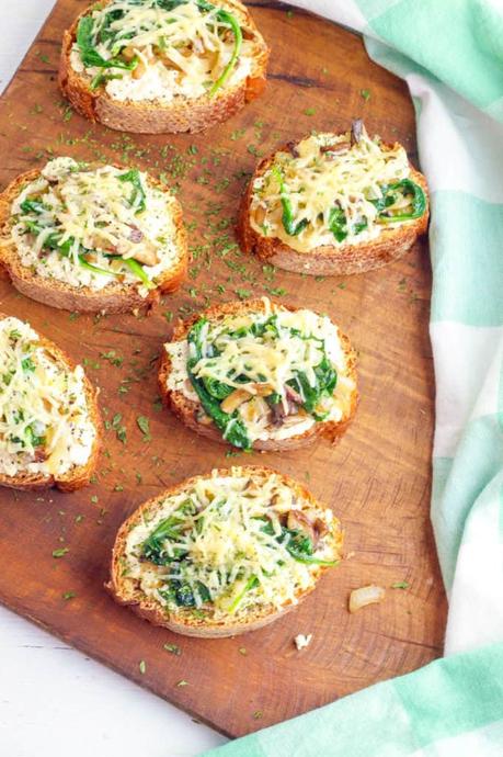 Mushroom Toast with Spinach and Roasted Garlic