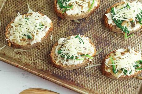 Mushroom Toast with Spinach and Roasted Garlic