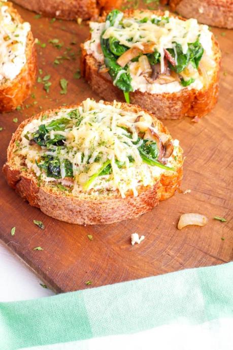 Mushroom Toast with Spinach and Roasted Garlic