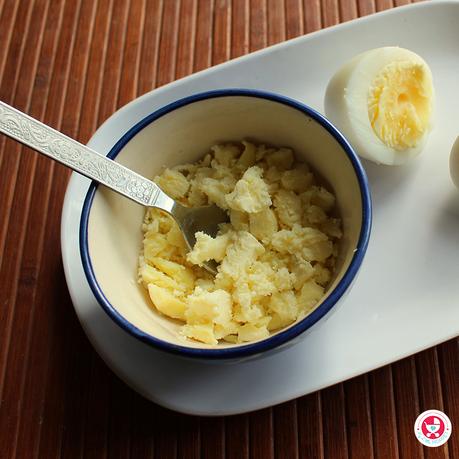 Give your baby a protein, vitamin and calorie rich start for the day by adding Egg Yolk recipe for Babies in their breakfast!