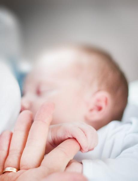 To Breast Feed Or Not? An Age Old Question For New Mummies