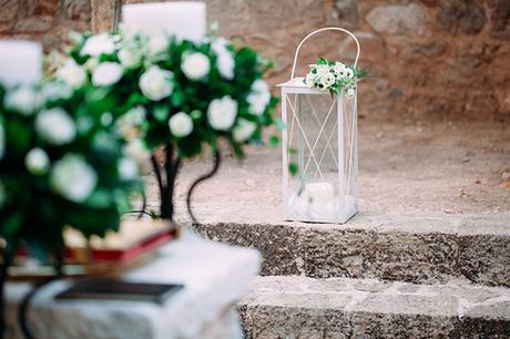 minimal-outdoor-wedding-athens-white-roses-peonies_08