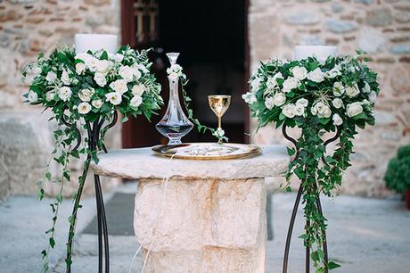 minimal-outdoor-wedding-athens-white-roses-peonies_04x