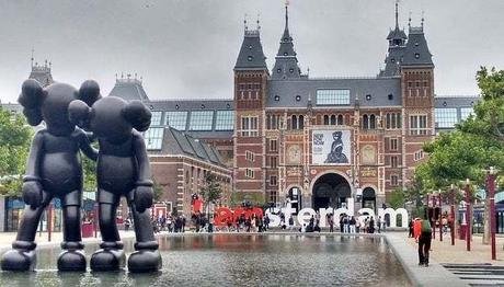 Amsterdam declares war on tourists again