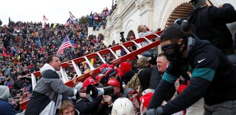 Trump supporters storm Capitol, clash with police; 1 dead | Deccan Herald