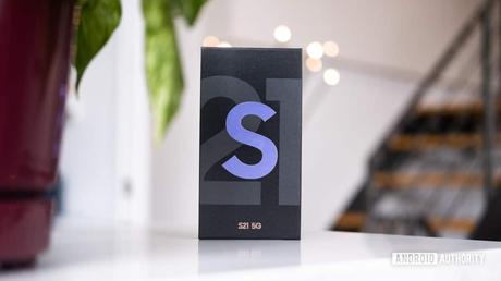Samsung could gradually remove in-box chargers from future phones