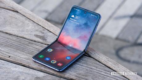 Samsung may share its foldable phone displays with rivals