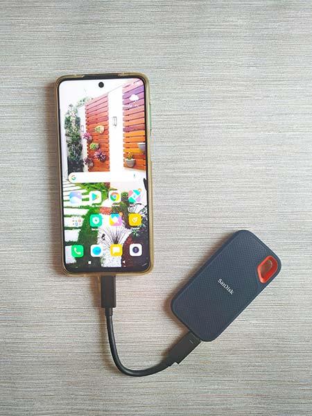 Extreme Portable SSD connected to Android Smartphone