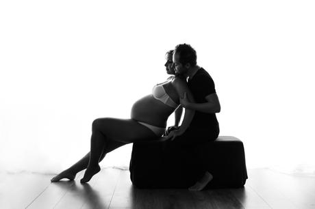 Pregnancy photoshoot ideas for couples