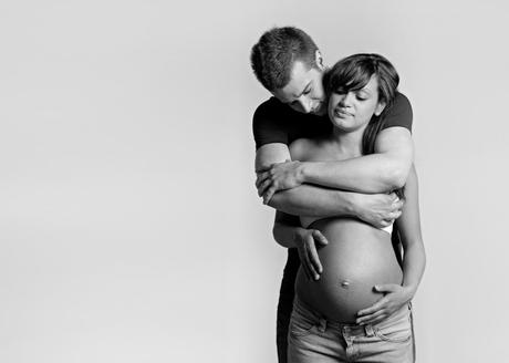 Pregnancy photoshoot ideas for couples