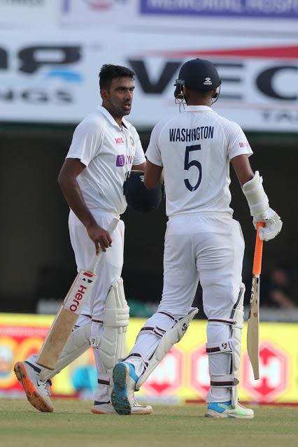 Capt Kohli unfairly blames support bowlers for huge loss !