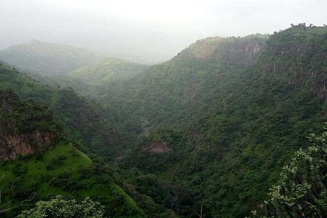 12 Top Hill Stations Near Ahmedabad For A Surreal Getaway in 2021!
