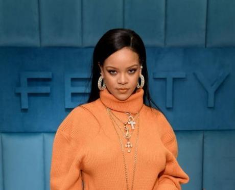 Rihanna Is Putting Her FENTY Clothing Brand On Hold