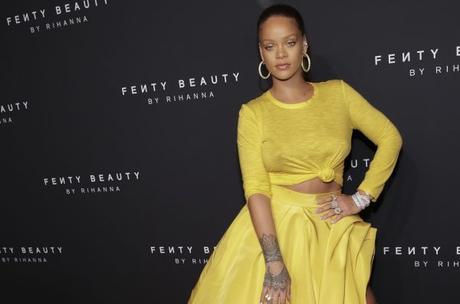 Rihanna Is Putting Her FENTY Clothing Brand On Hold