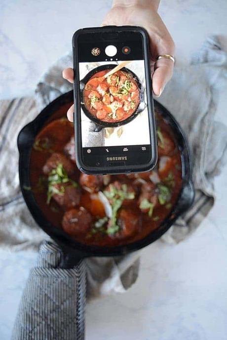 Mediterranean Meatballs With Red Gravy