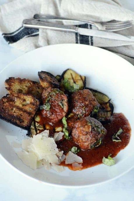 Mediterranean Meatballs With Red Gravy