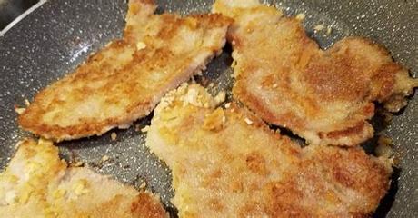This recipe for thin sliced pork chops has a basic seasoning, are pan seared and are topped with an easy pan sauce. Thin pork chop recipes - 15 recipes - Cookpad
