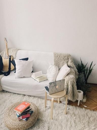 How to Decorate Your Living Room to Be a Comfortable Retreat