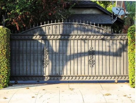 Automatic Gates or Manual Gates: Which is the Best for Your Home? Automatic Gates or Manual Gates: Which is the Best for Your Home?