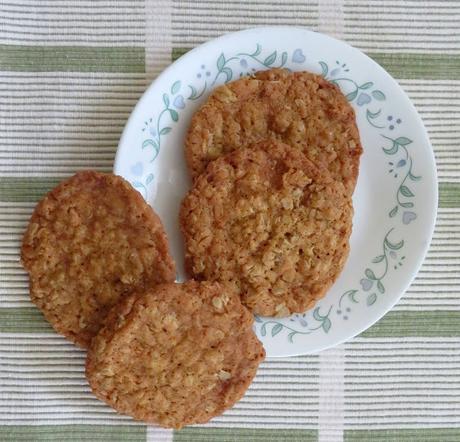 Thin & Crispy Oatmeal Cookies
