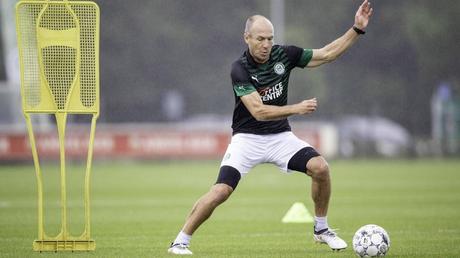 Arjen Robben In Groningen Ein Sushi Teller Zur Begrussung Fussball Sportschau De